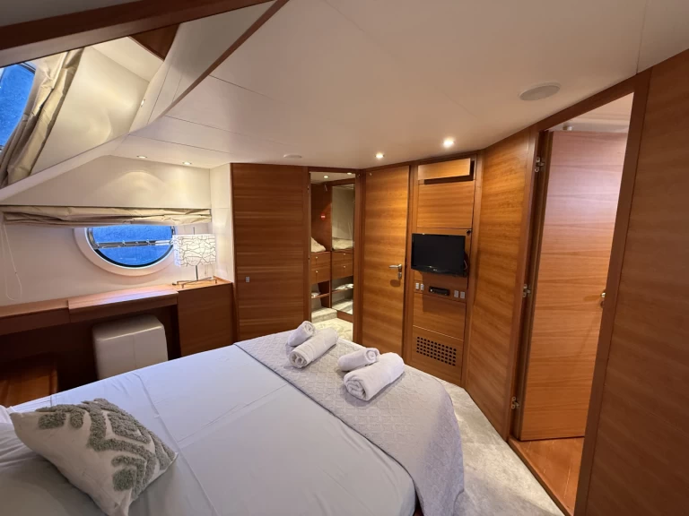 Hyra Lyx yacht med eller utan skeppare Aicon Órmos Bay 