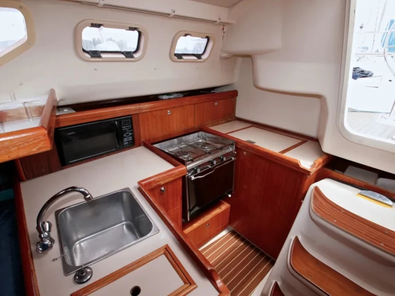 Hunter Hunter 320 charter bareboat eller skeppad i Castellammare del Golfo