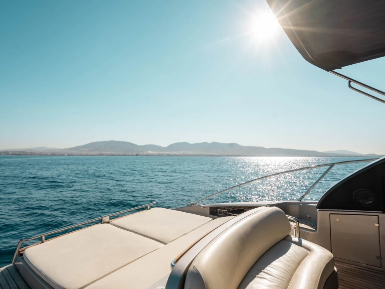 Hyra Lyx yacht med eller utan skeppare Riva Limáni Lavríou 