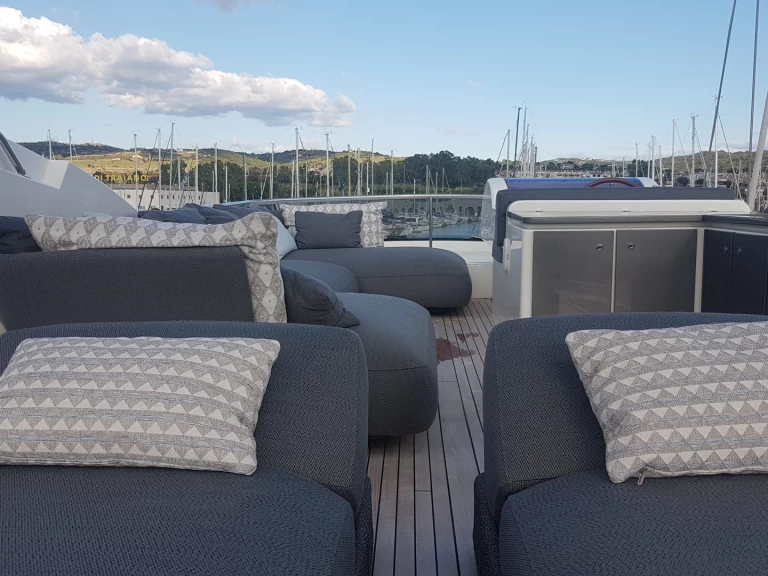 Uthyrning Lyx yacht Evo Marine Deauville  med en båtlicens 
