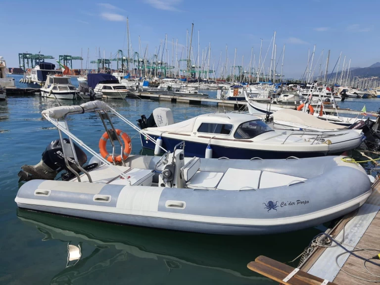 Uthyrning RIB i Genova - Evinrude E40DLP