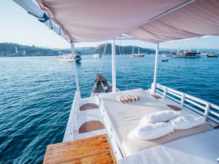 Uthyrning Segelbåt  i Labuan Bajo - White Pearl 02 Phinisi Boat