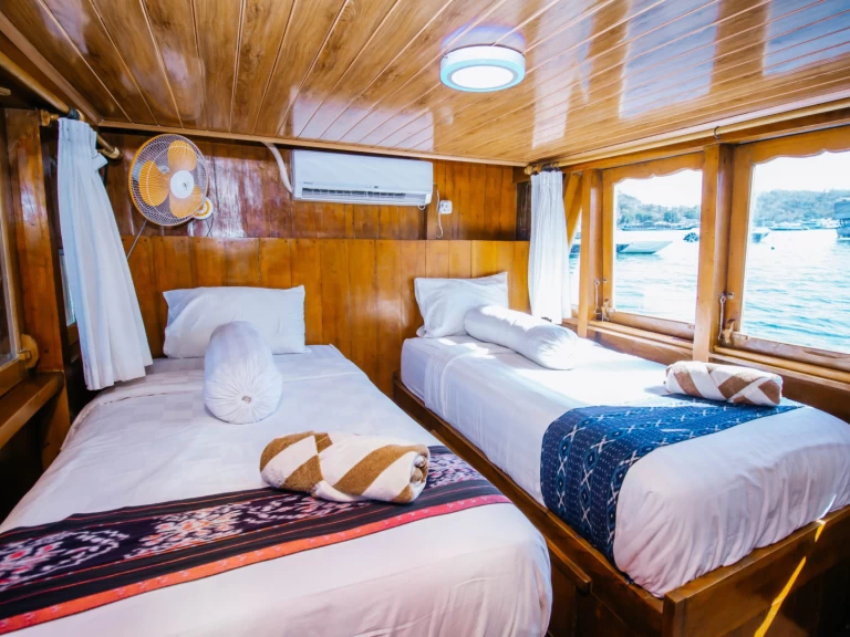 Hyra Segelbåt  med eller utan skeppare White Pearl 02 Labuan Bajo 