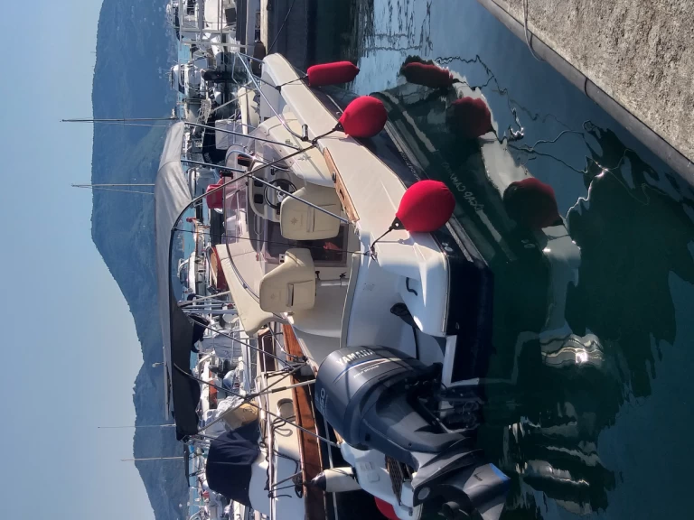 Yacht charter La Spezia billig Cap Camarat 755 WA