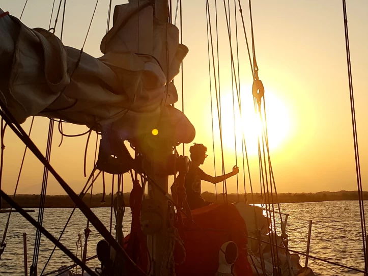 Uthyrning Segelbåt  i Badia de Roses - Aluminium AG4MC Consolation 37