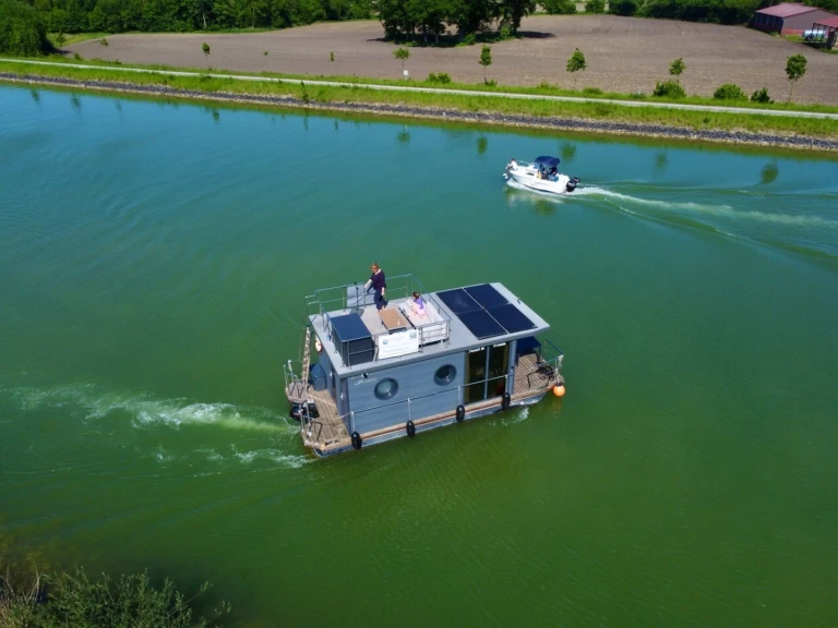 La Mare Apartboot charter bareboat eller skeppad i Buchholz City