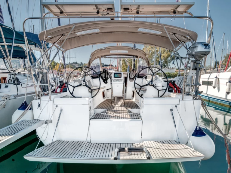 Hyra Segelbåt  med eller utan skeppare Jeanneau Gouvia 