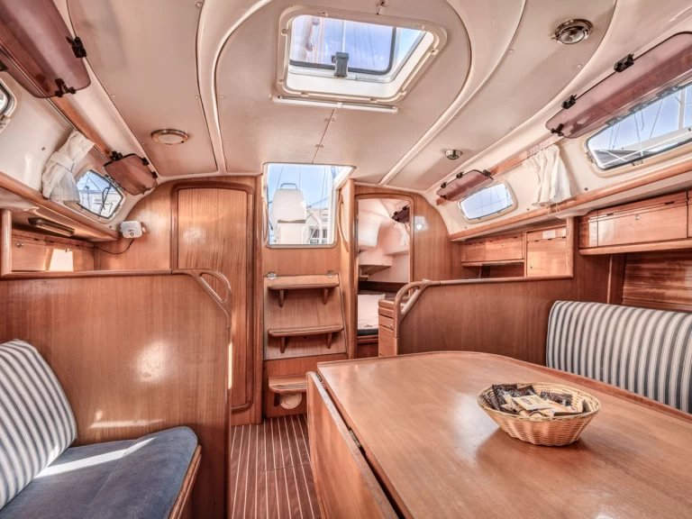 Hyra Segelbåt  med eller utan skeppare Bavaria Gouvia 