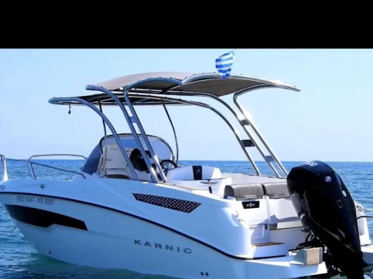 Uthyrning Motorbåt  Karnic med en båtlicens 