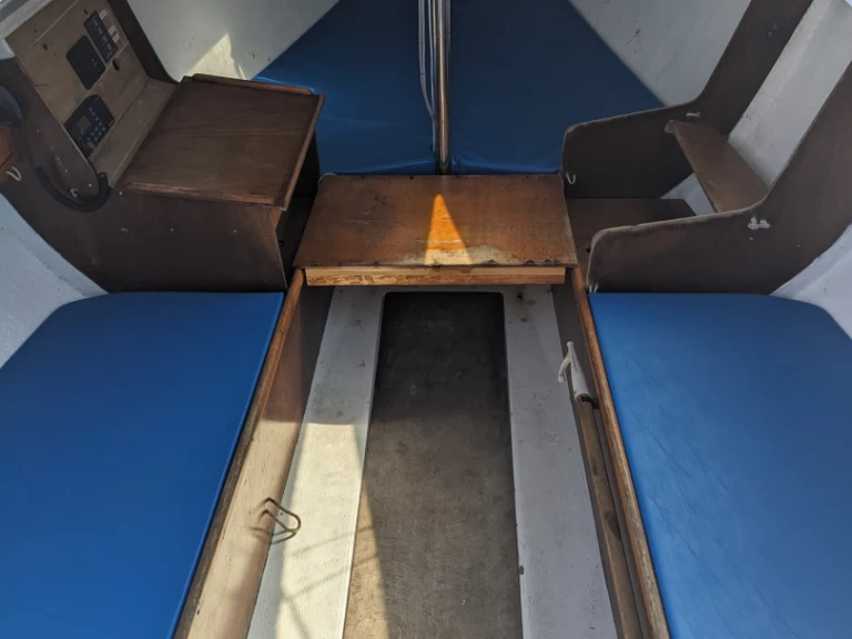 Archambault Surprise charter bareboat eller skeppad i La Rochelle