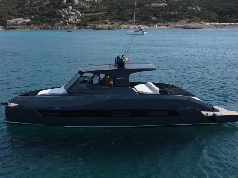 Hyra Motorbåt  med eller utan skeppare mandayacht Poltu Quatu 