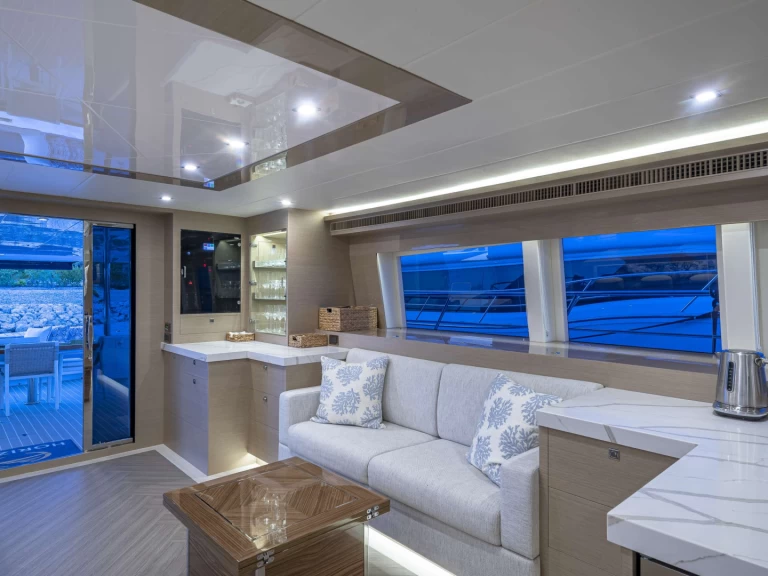 Horizon OMAKASE charter bareboat eller skeppad i Road Town