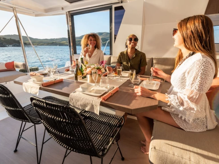 Bali Bali 4.2 charter bareboat eller skeppad i Marsh Harbour