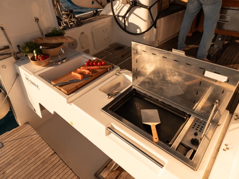 Dufour Dufour 56 Exclusive charter bareboat eller skeppad i Marina Kremik