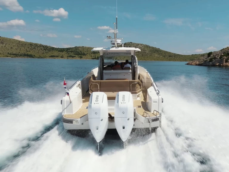 Uthyrning Motorbåt  Nimbus med en båtlicens 