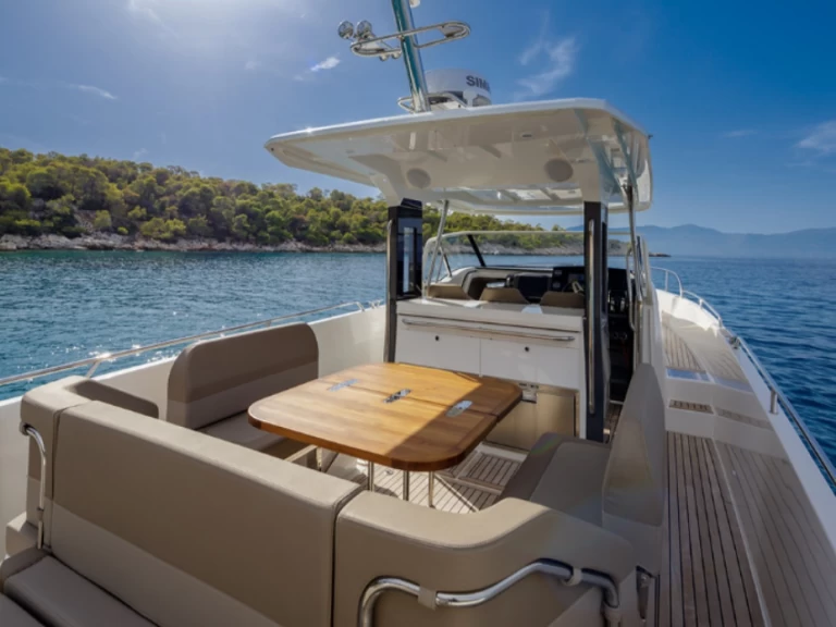 Nimbus T11 charter bareboat eller skeppad i Ajaccio