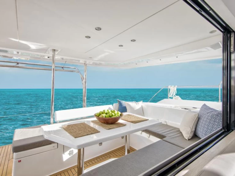 Leopard Leopard 43 Powercat charter bareboat eller skeppad i Miami 