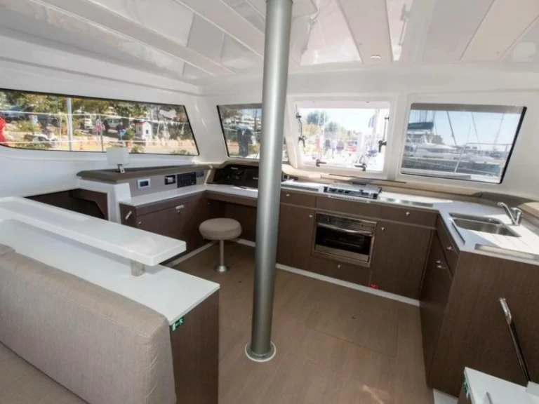 Bali Bali Catspace Voile charter bareboat eller skeppad i Lefkáda