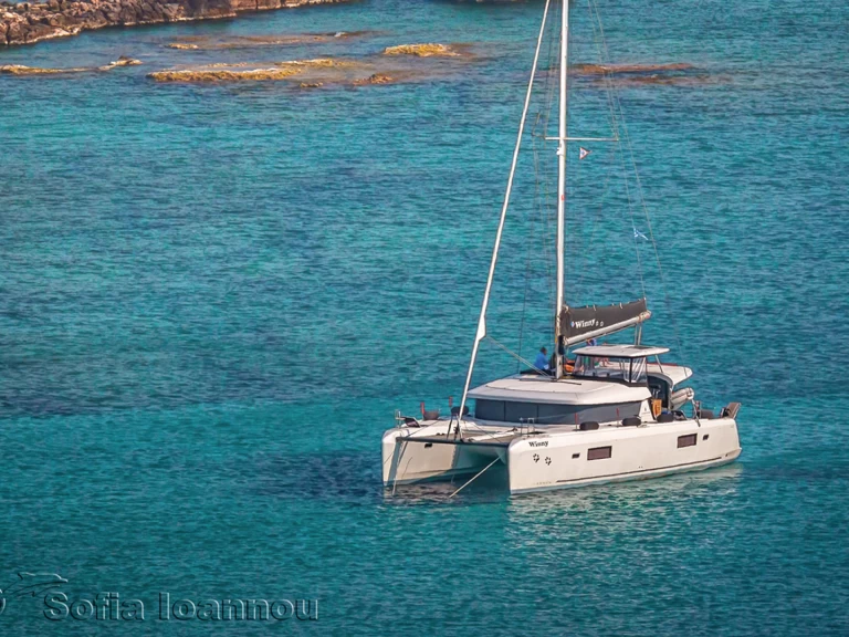 Lagoon Lagoon 42 charter bareboat eller skeppad i Syros (Island)