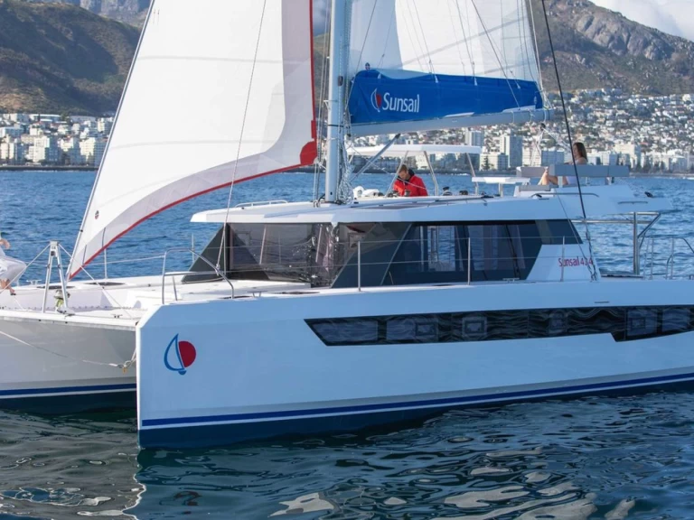 Sunsail 424/4/4 charter bareboat eller skeppad i Gouvia