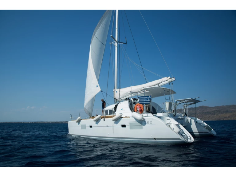 Lagoon Lagoon 380 S2 charter bareboat eller skeppad i Preveza