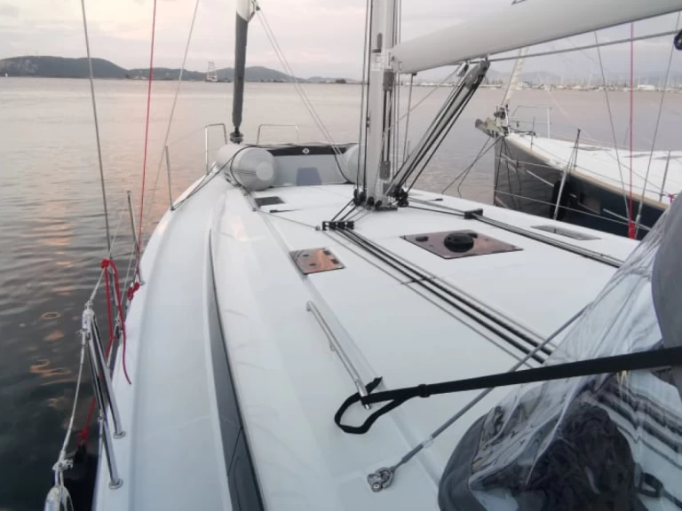 Bénéteau Oceanis 40.1 charter bareboat eller skeppad i Preveza