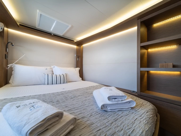 Katamaran  för uthyrning Alimos till det bästa priset 