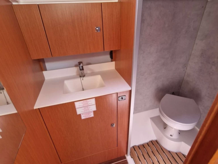 Uthyrning Segelbåt  Bavaria med en båtlicens 