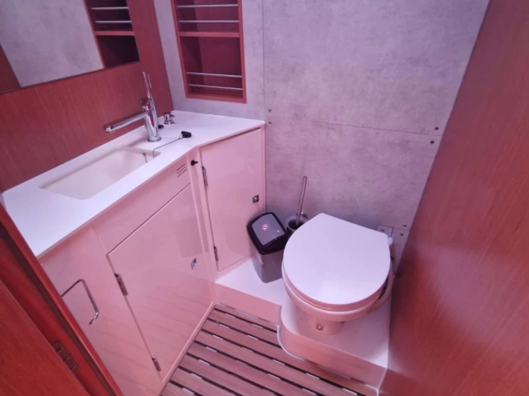 Bavaria Bavaria C42 charter bareboat eller skeppad i Preveza