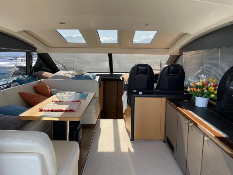 Yacht charter Neapel billig V 52