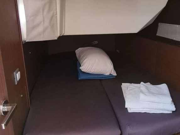 Uthyrning Segelbåt  Bénéteau med en båtlicens 