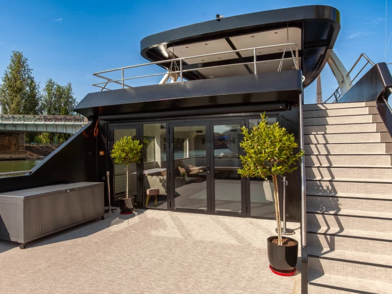 Lyx yacht för uthyrning Paris till det bästa priset 