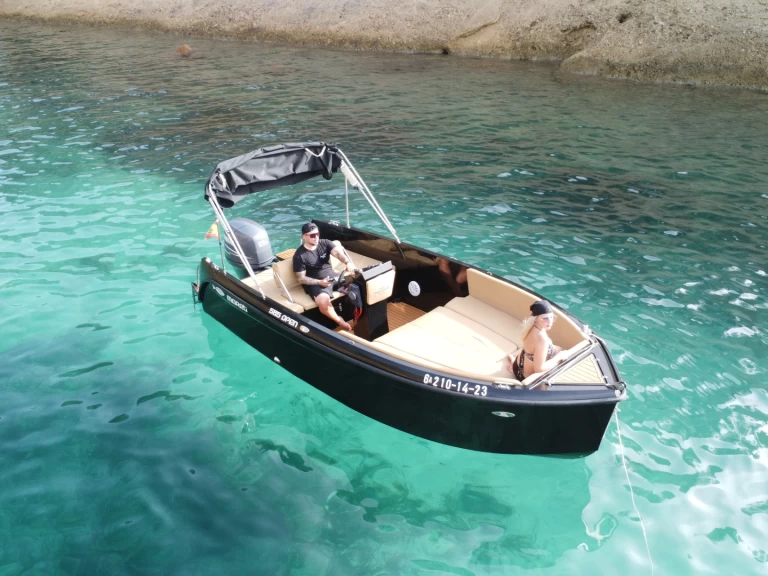 Mareti 585 charter bareboat eller skeppad i Sant Antoni de Portmany