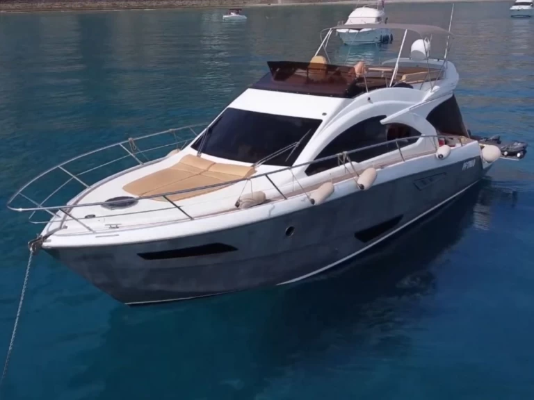 Hyr en Intermarine Inter mare 50 Fly  Portisco 