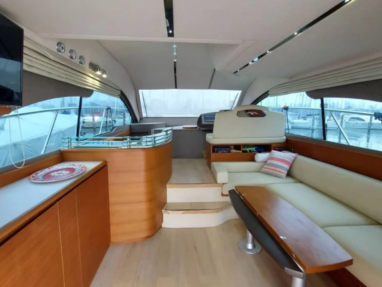 Hyra Motorbåt  med eller utan skeppare Intermarine Portisco 