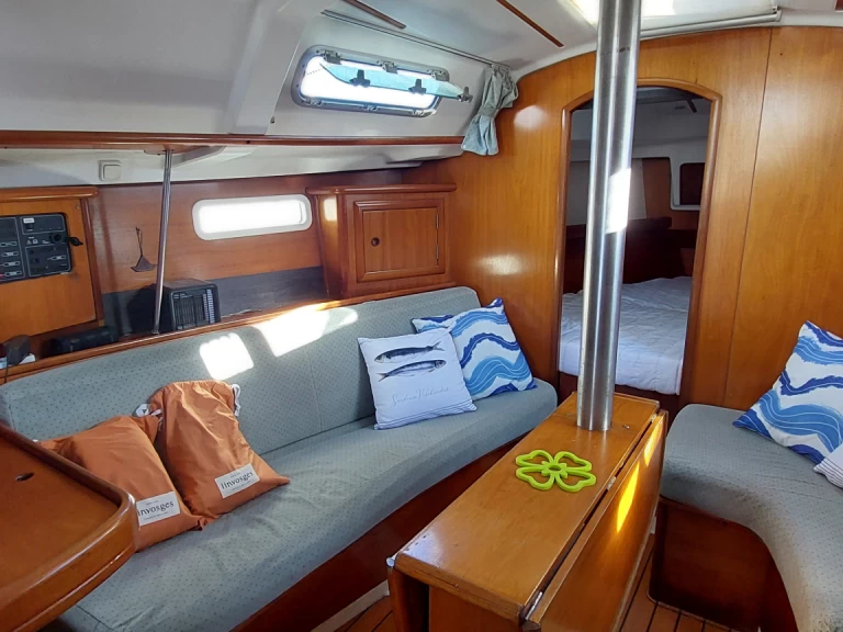 Uthyrning Segelbåt  Bénéteau med en båtlicens 