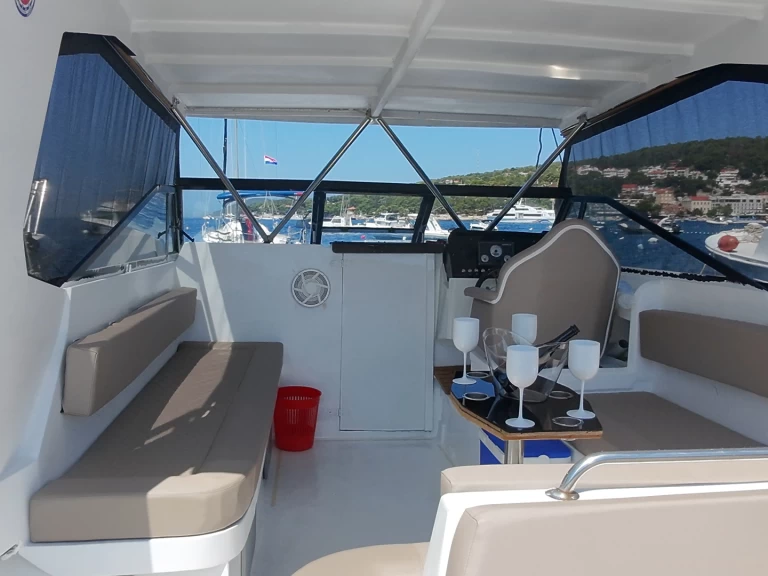 Yacht charter Hvar billig Trophy