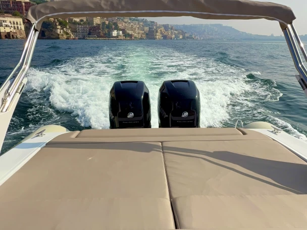 RIB för uthyrning Neapel till det bästa priset 