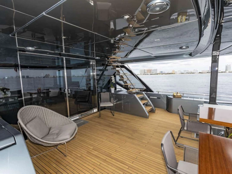 Hyra Lyx yacht med eller utan skeppare Riva Sankt Martin 