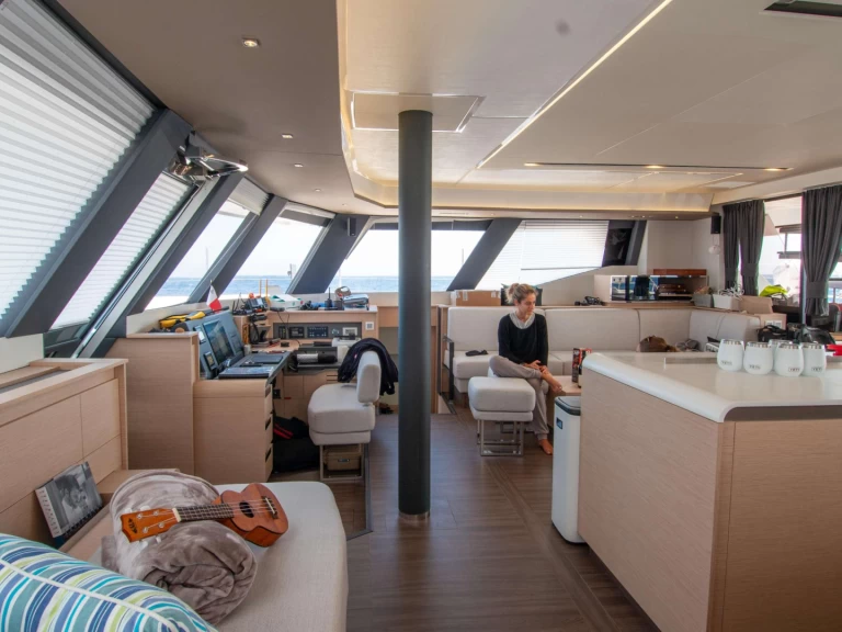 Fountaine Pajot SERENISSIMA charter bareboat eller skeppad i Nea Peramos