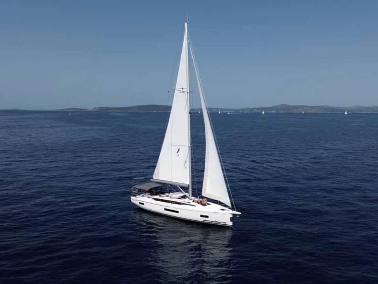Bavaria Bavaria C46 charter bareboat eller skeppad i Trogir 