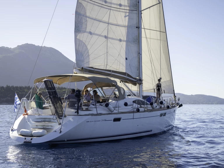 Uthyrning Segelbåt  Jeanneau med en båtlicens 