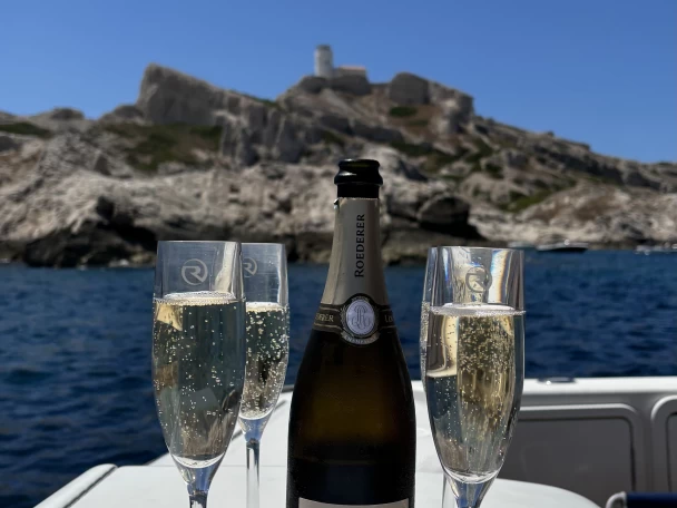 Uthyrning Motorbåt  Riviera med en båtlicens 