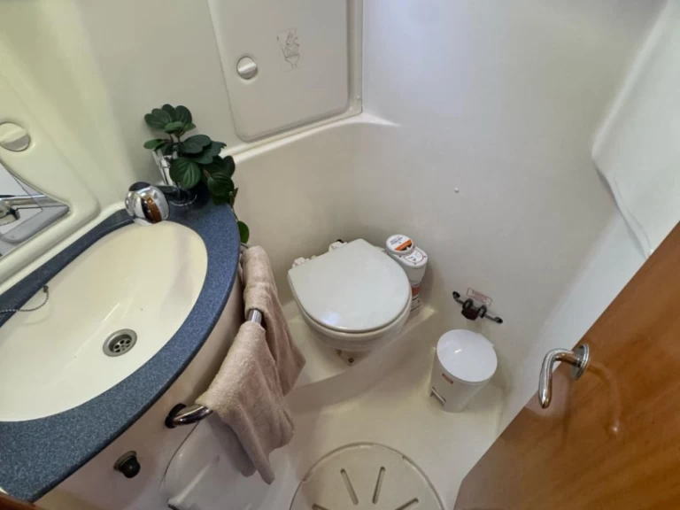 Bavaria Bavaria 30 Cruiser charter bareboat eller skeppad i Puerto deportivo Marina Rubicon