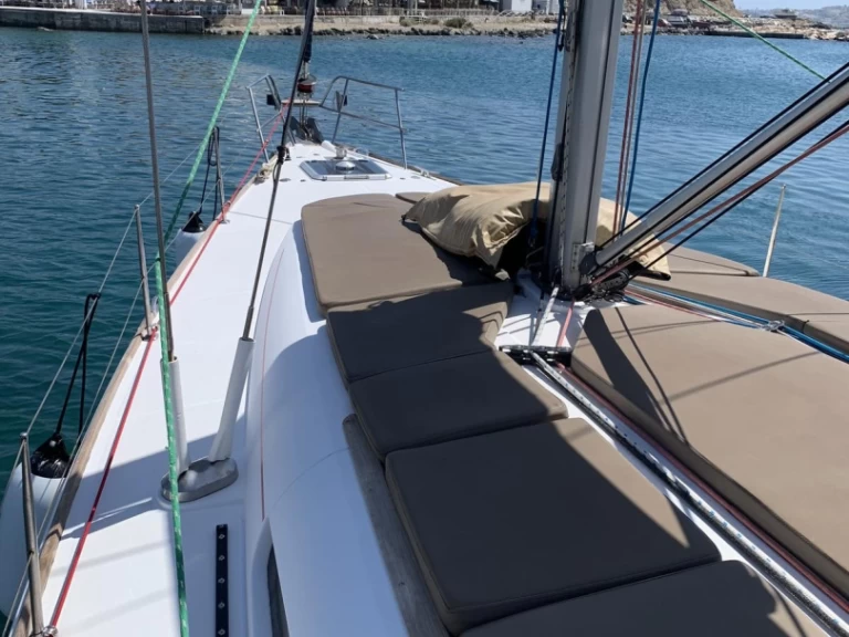 Hyr en Jeanneau Sun Odyssey 494 Naxos Port 