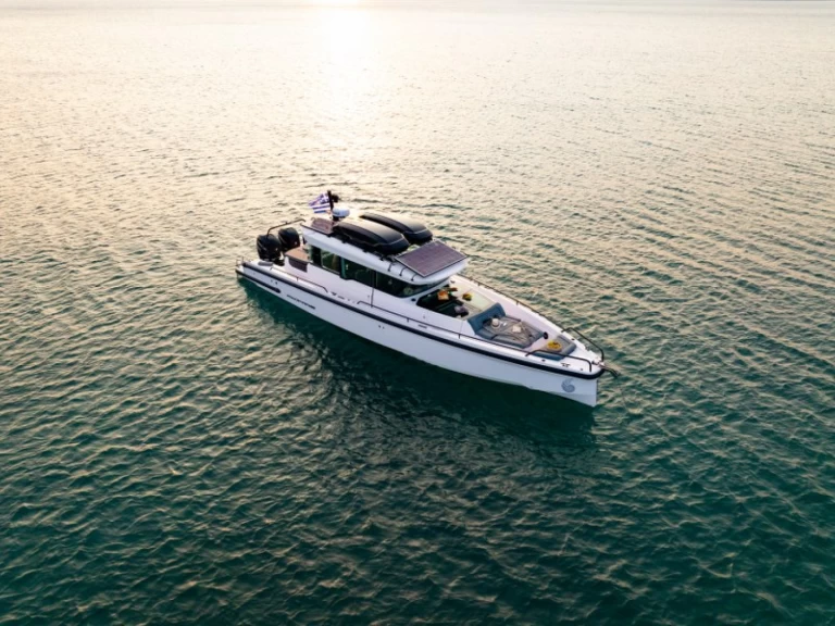 Axopar Axopar 37 XC Cross Cabin charter bareboat eller skeppad i Lagonisí