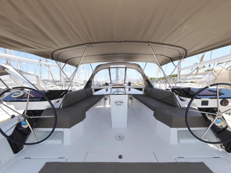 Yacht charter Šibenik  billig Dufour 44