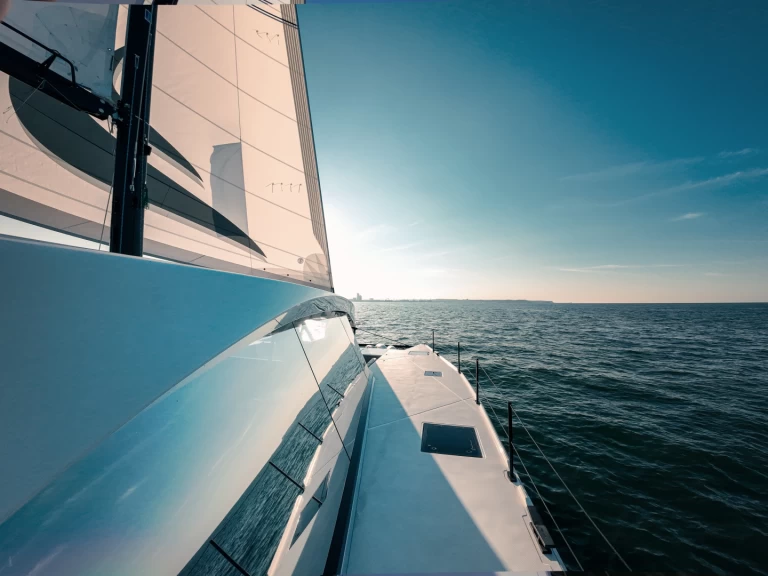 Wave Catamarans Wave 60 - 4 + 2 cab. charter bareboat eller skeppad i Paradise Island