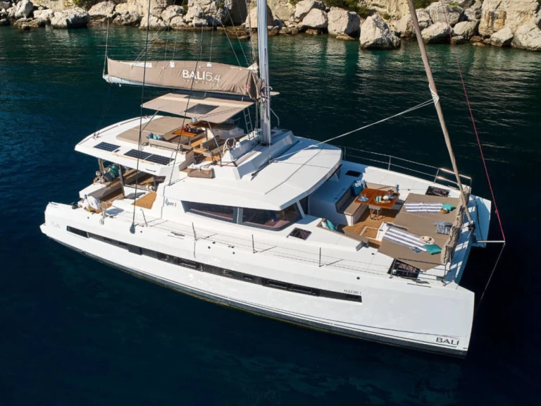 Bali Bali 5.4 charter bareboat eller skeppad i Golfo Aranci