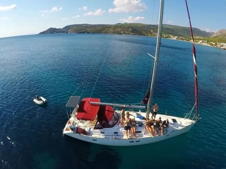 Hyr en Bénéteau Oceanis 411 Alimos 